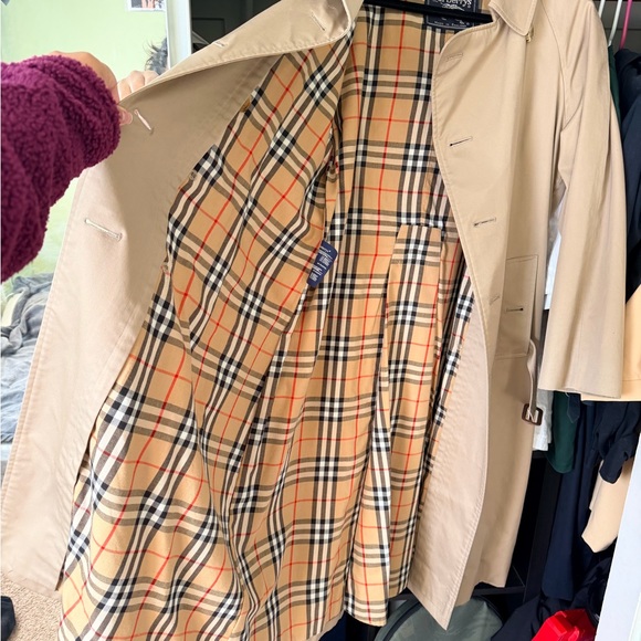 Burberry WOMEN’s Tan Trench Coat - Picture 7 of 8